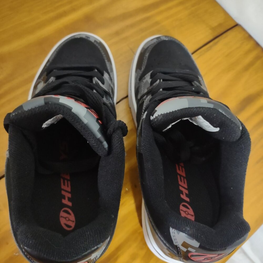 HEELYS Boys Black, Red & Grey Skate Sneakers Size 4 - Picture 6 of 8